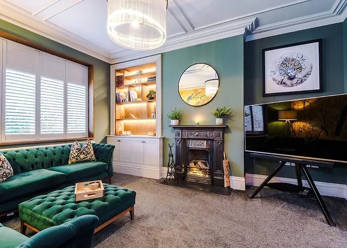 بيت للعطل Unique In Northenden Urban Oasis Sleeps 8 مانشستر