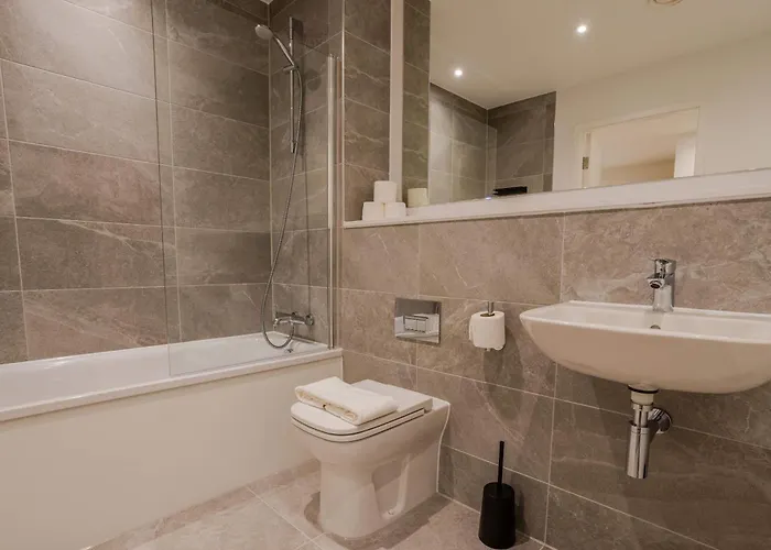 Bianco 2br With Views *