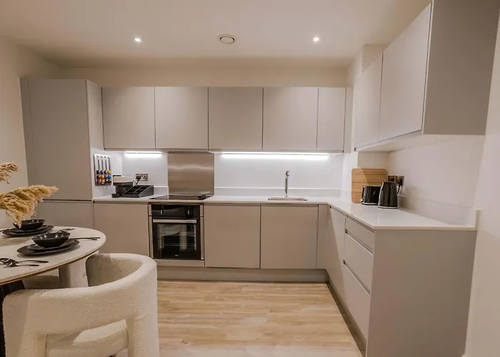 Bianco 2br With Views Daire *