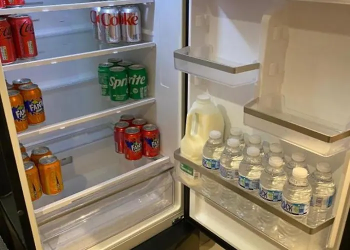 Сasa de vacaciones -sleeps 10 People Spacious House -fast Free Wifi -free Parking -contractor Friendly