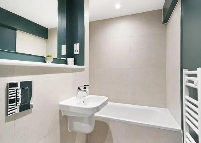 Modern With Roof Terrace * Manchester