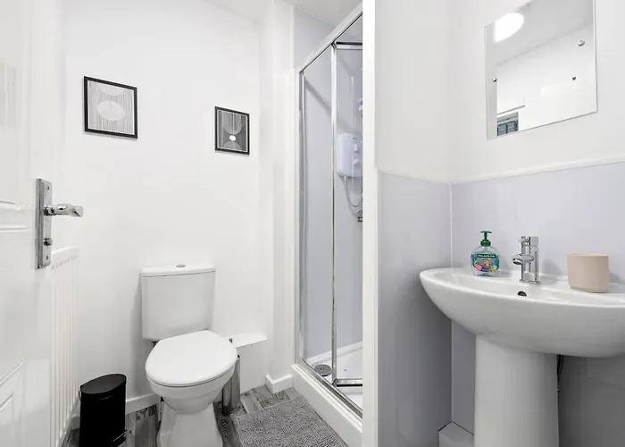 Lovely 3bedroom House, 7mins Drive To Center, Etihad Stadium & Coop Live Arena Semesterbostad Manchester