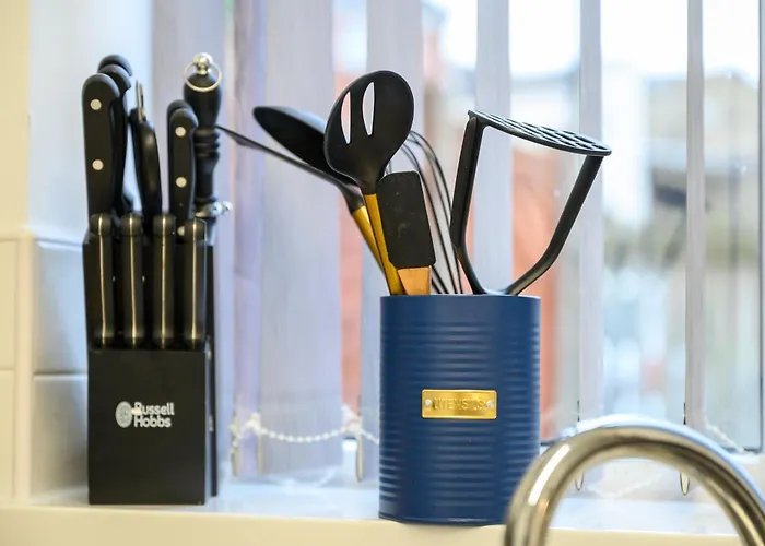 Lovely 3bedroom House, 7mins Drive To Center, Etihad Stadium & Coop Live Arena Hébergement de vacances *