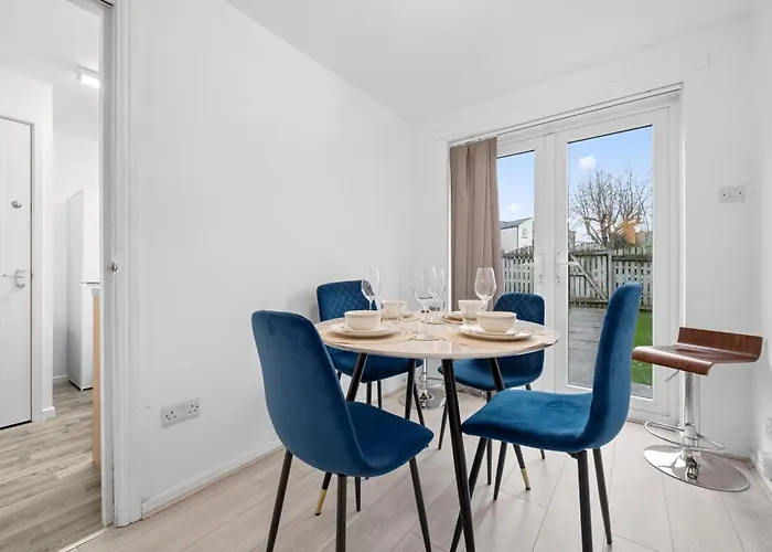 Lovely 3bedroom House, 7mins Drive To Center, Etihad Stadium & Coop Live Arena Manchester