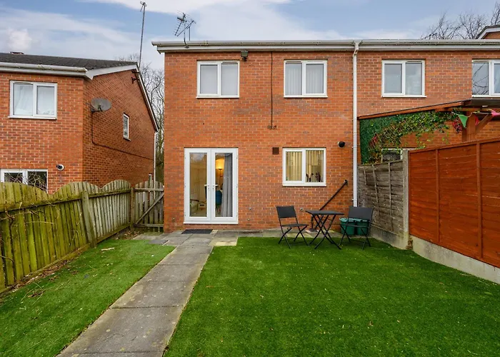 Lovely 3bedroom House, 7mins Drive To Center, Etihad Stadium & Coop Live Arena Hébergement de vacances *