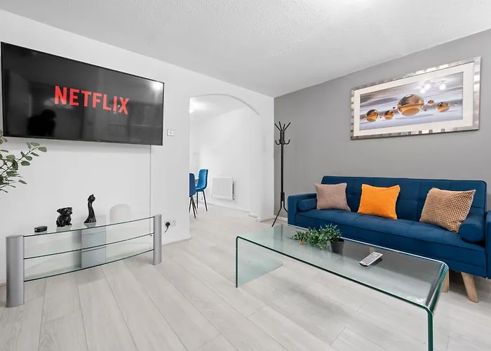 Lovely 3bedroom House, 7mins Drive To Center, Etihad Stadium & Coop Live Arena Сasa de vacaciones *