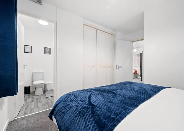 Lovely 3bedroom House, 7mins Drive To Center, Etihad Stadium & Coop Live Arena Сasa de vacaciones