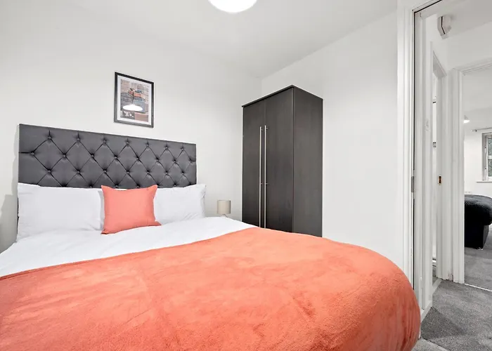 Сasa de vacaciones Lovely 3bedroom House, 7mins Drive To Center, Etihad Stadium & Coop Live Arena