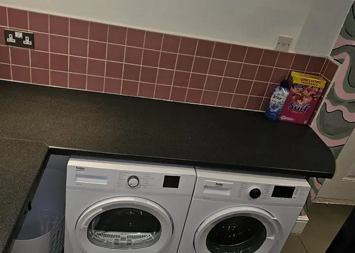 Dom wakacyjny -sleeps 10 People Spacious House -fast Free Wifi -free Parking -contractor Friendly