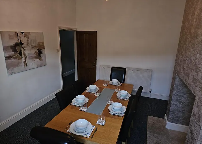 -sleeps 10 People Spacious House -fast Free Wifi -free Parking -contractor Friendly