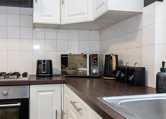 Urban Haven Hall Luxury Rusholme, Near Centre Hospitals