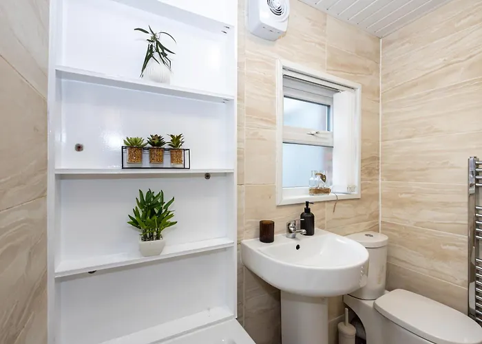 Urban Haven Hall Luxury Rusholme, Near Centre Hospitals