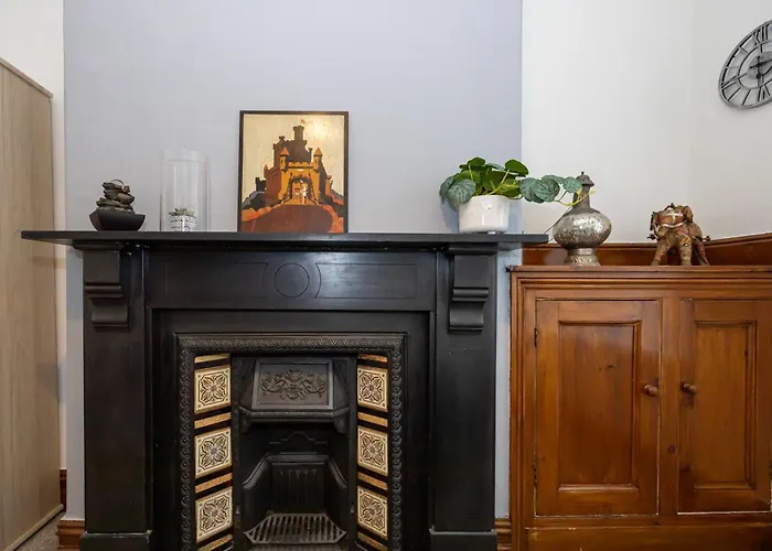 Urban Haven Hall Luxury Rusholme, Near Centre Hospitals