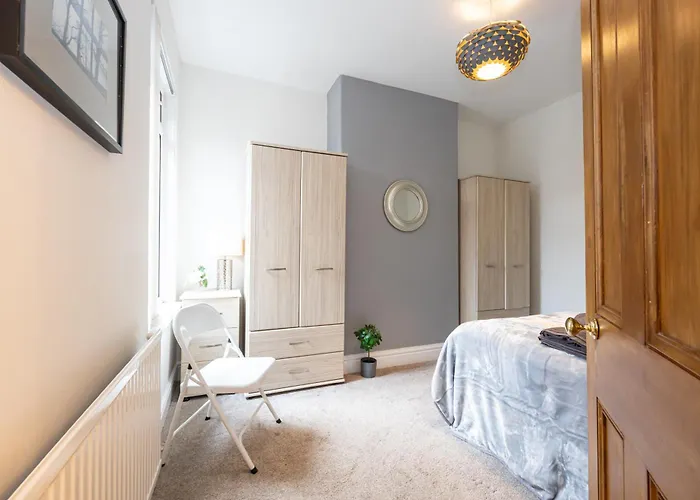 Urban Haven Hall Luxury Rusholme, Near Centre Hospitals