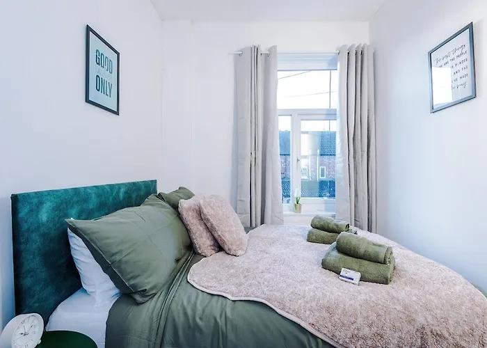 Apartament Free Park, Sleeps 8, Stunning In Salford, Long Term Disc, Perfect For Groups