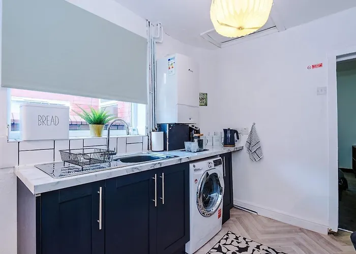 Free Park, Sleeps 8, Stunning In Salford, Long Term Disc, Perfect For Groups 아파트