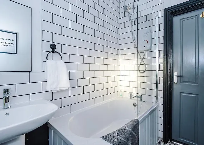 아파트 Free Park, Sleeps 8, Stunning In Salford, Long Term Disc, Perfect For Groups