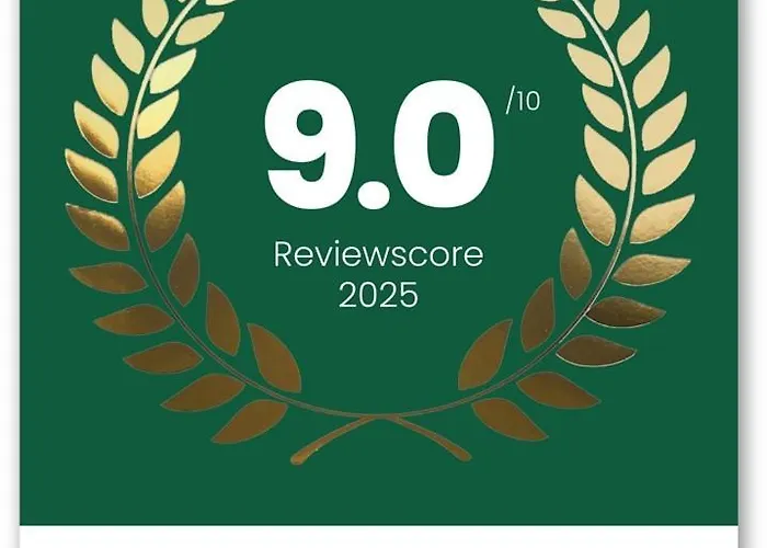 펜션 Spacious 4 Bedroom Modern House Near Centre Sleeps 12 *