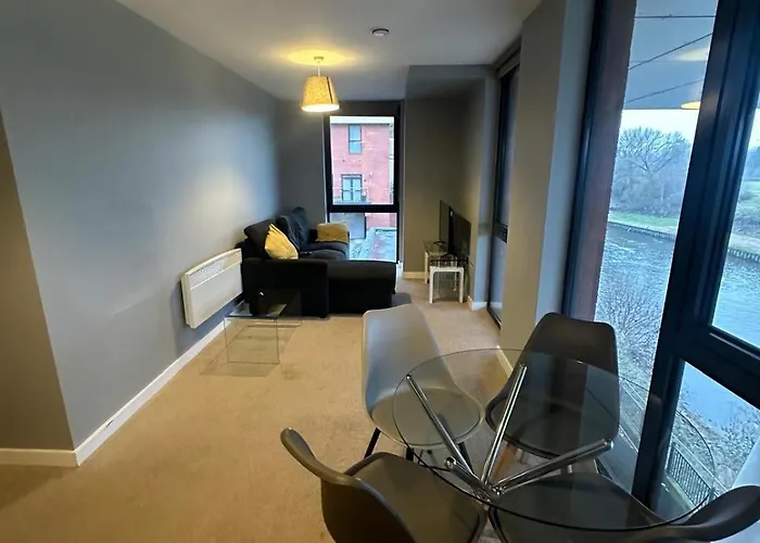 Adelphi Wharf By Beehosting *