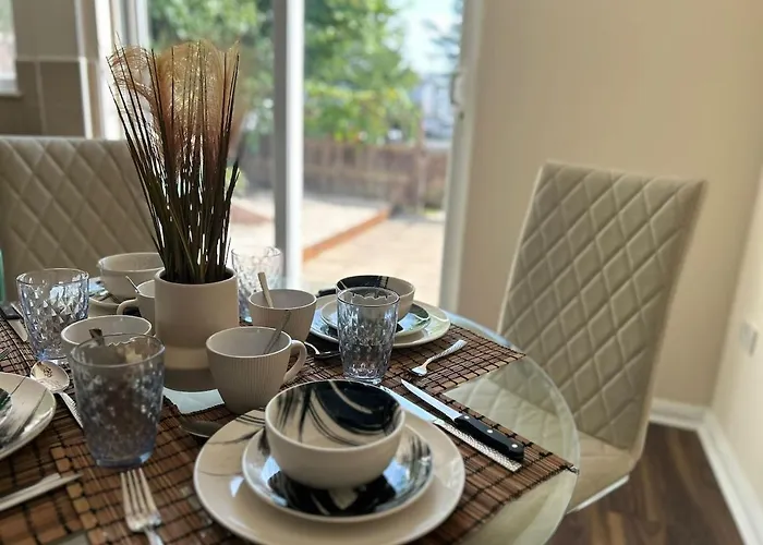 Daire Cute 3 Bedroom House Near Etihad Stadium And Coop Arena With Parking Manchester