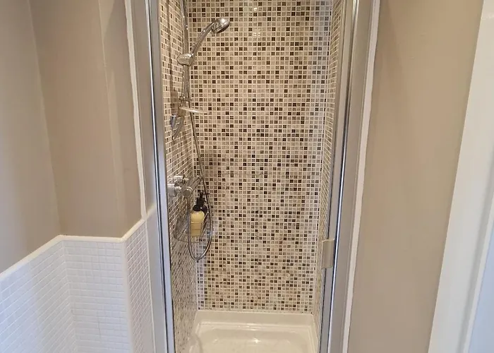 Cute 3 Bedroom House Near Etihad Stadium And Coop Arena With Parking *