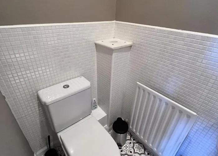 Cute 3 Bedroom House Near Etihad Stadium And Coop Arena With Parking Appartamento