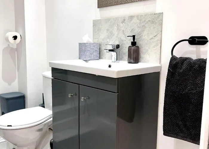 Stylish Spacious 1bd Apt-kingbed-10min Heaton Park Apartment *