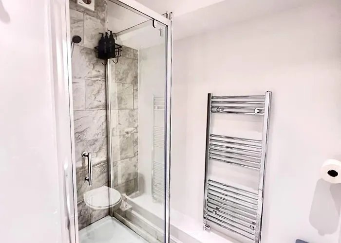 Stylish Spacious 1bd Apt-kingbed-10min Heaton Park Apartment *