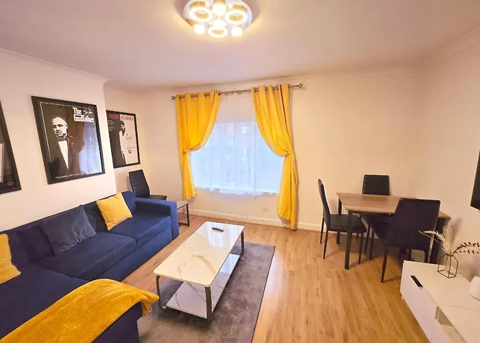 Charming Near Centre By Etihad Coop Arena *