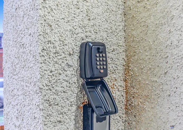 Cosy By Kammili - With Free Parking, Near Centre