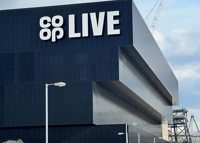 Traditional Home-games Room-free Parking Manchester