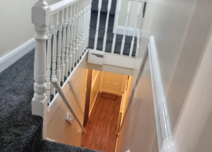 2 Beds Suburb Nestled Nook 아파트 *