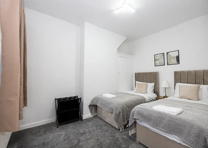 Vakantiehuis Modern 3br House In Manchester, Ideal For Families, Sleeps 7