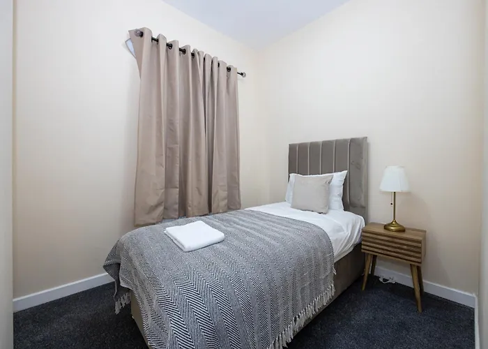 Holiday home Cozy 3Br Home Ideal For Families & Long Stays Sleeps 7 *