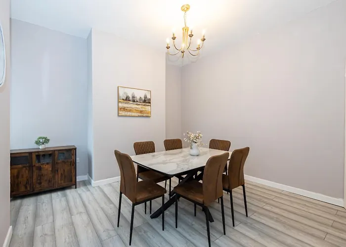 Modern 3br House In Manchester, Ideal For Families, Sleeps 7 Vakantiehuis