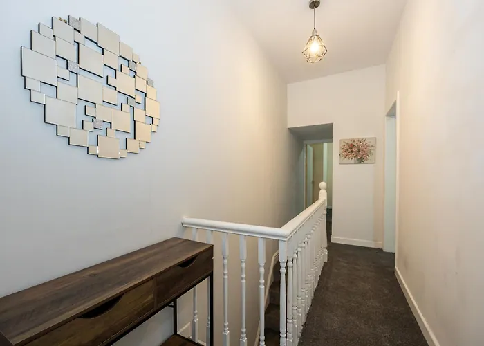 Modern 3br House In Manchester, Ideal For Families, Sleeps 7 Vakantiehuis Manchester