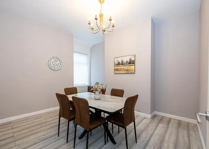 Vakantiehuis Modern 3br House In Manchester, Ideal For Families, Sleeps 7 Manchester