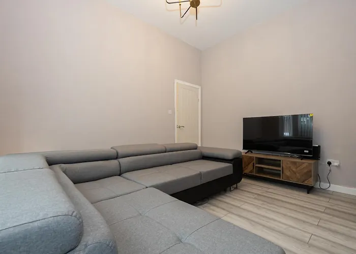 Modern 3br House In Manchester, Ideal For Families, Sleeps 7 Manchester
