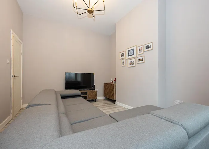 Cozy 3Br Home Ideal For Families & Long Stays Sleeps 7 Holiday home Manchester