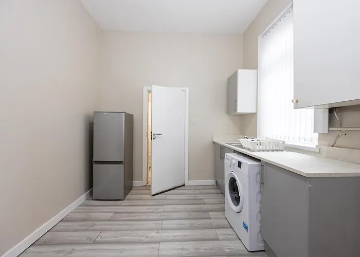 Modern 3br Sleeps 7 Fast Wifi Perfect For Long 펜션 맨체스터