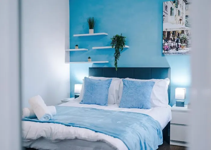 New Spacious House, Pool Table, Driveway Parking And Ps4 * 맨체스터