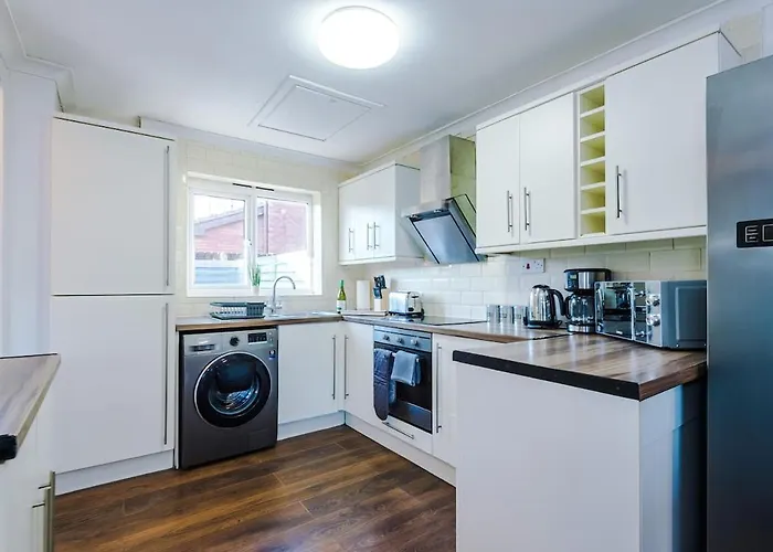 New Spacious House, Pool Table, Driveway Parking And Ps4 펜션 *