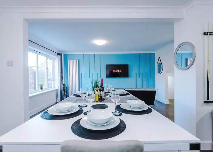 New Spacious House, Pool Table, Driveway Parking And Ps4 * 맨체스터