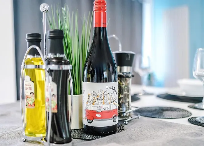 בית נופש New Spacious House, Pool Table, Driveway Parking And Ps4 מנצ'סטר