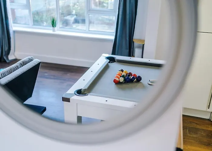 New Spacious House, Pool Table, Driveway Parking And Ps4 *