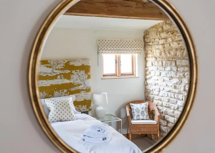 The Cart Shed - Romantic Hideaway With A View!