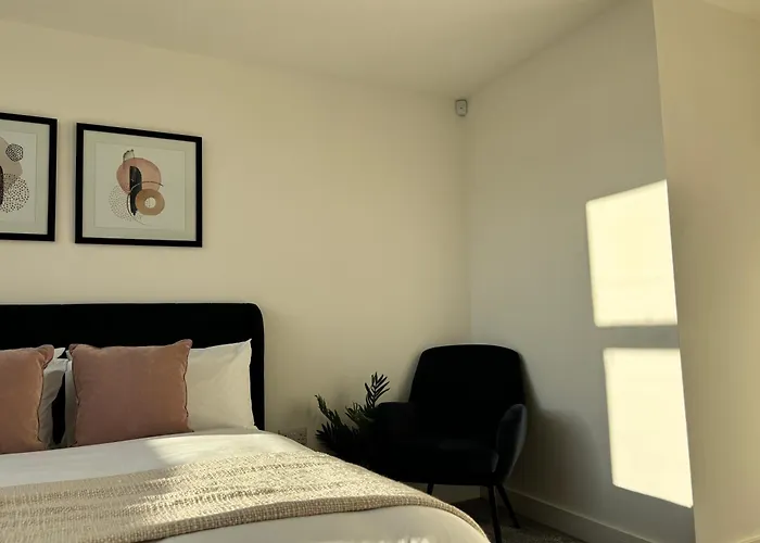 Apt, Free Parking, Business, Couples & Families