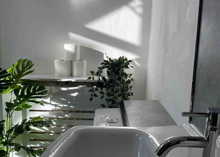 Modern Townhouse-free Parking-games Room-fast W-ifi