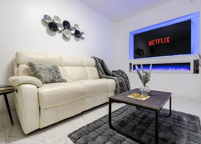 Luxury 5 Bed Near Etihad And Coop Live 펜션