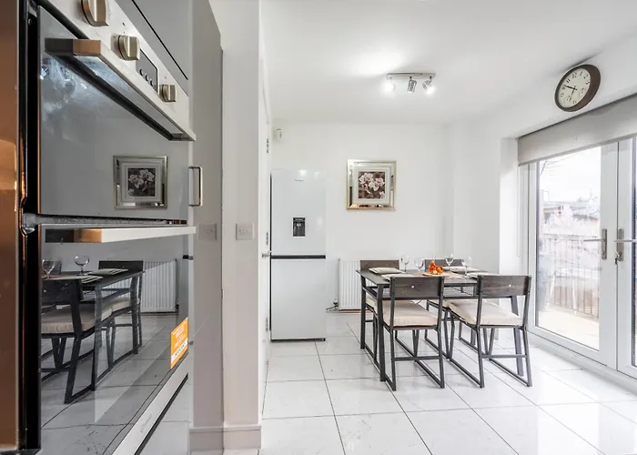 펜션 Luxury 5 Bed Near Etihad And Coop Live